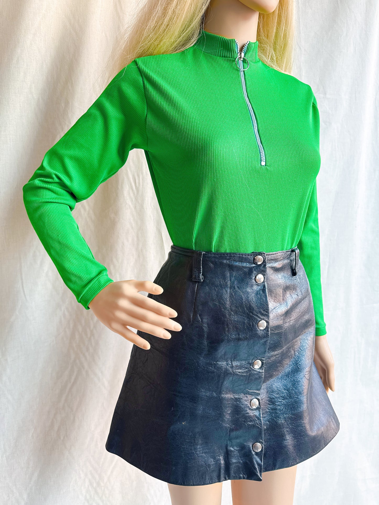 1960s Kelly Green Ribbed O-Ring Zipper Top