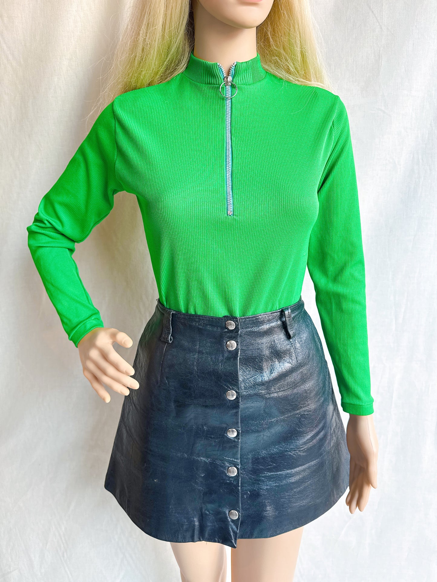 1960s Kelly Green Ribbed O-Ring Zipper Top