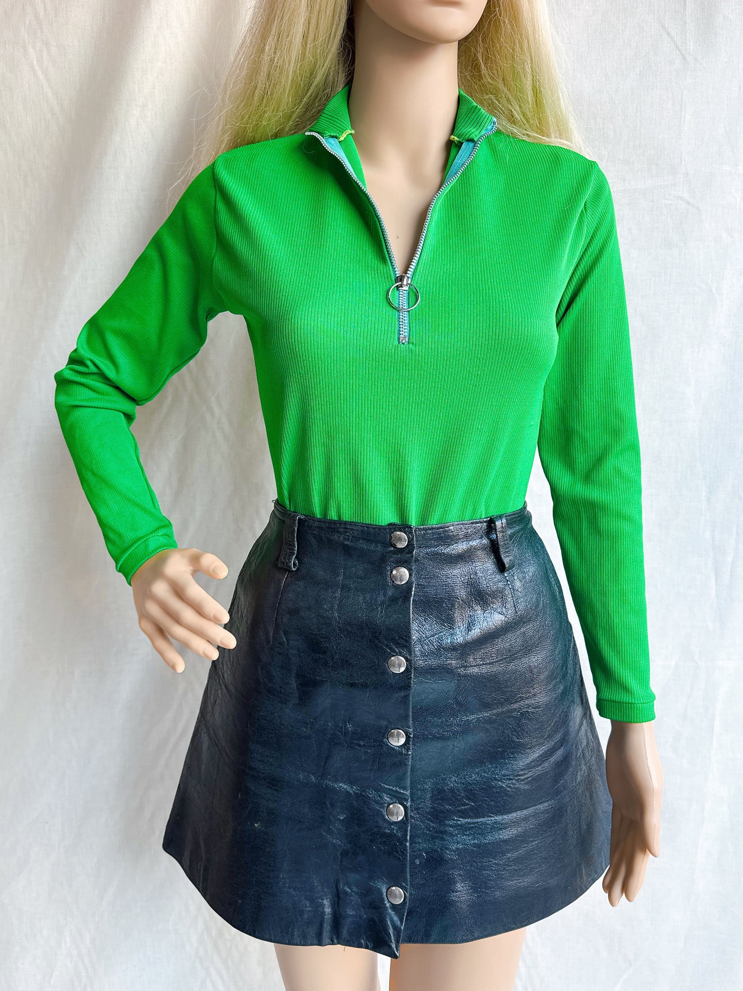 1960s Kelly Green Ribbed O-Ring Zipper Top