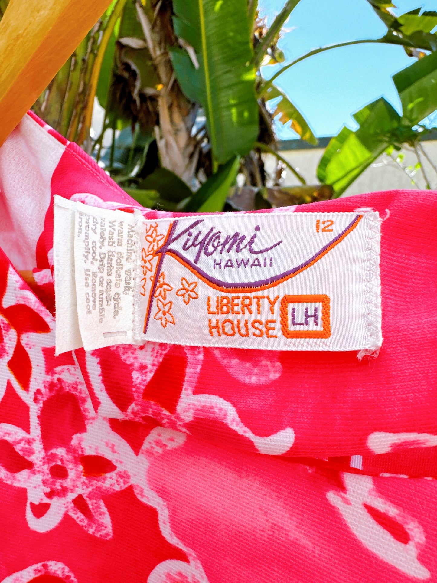 1970s Hot Pink Hawaiian Button Sleeves Maxi Dress