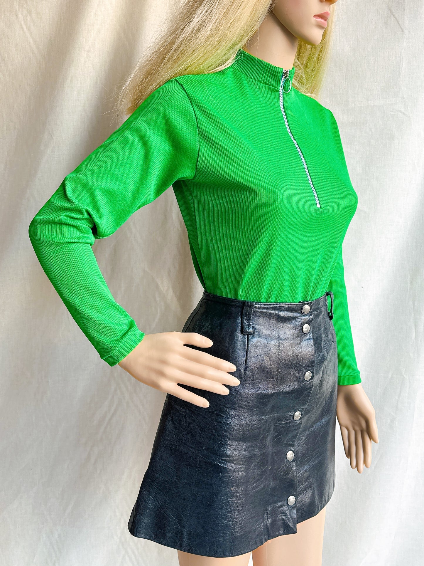 1960s Kelly Green Ribbed O-Ring Zipper Top