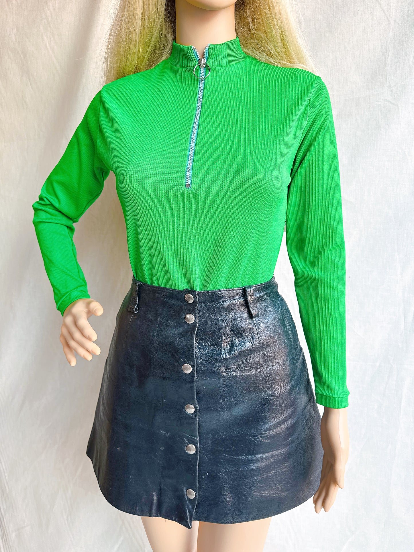 1960s Kelly Green Ribbed O-Ring Zipper Top