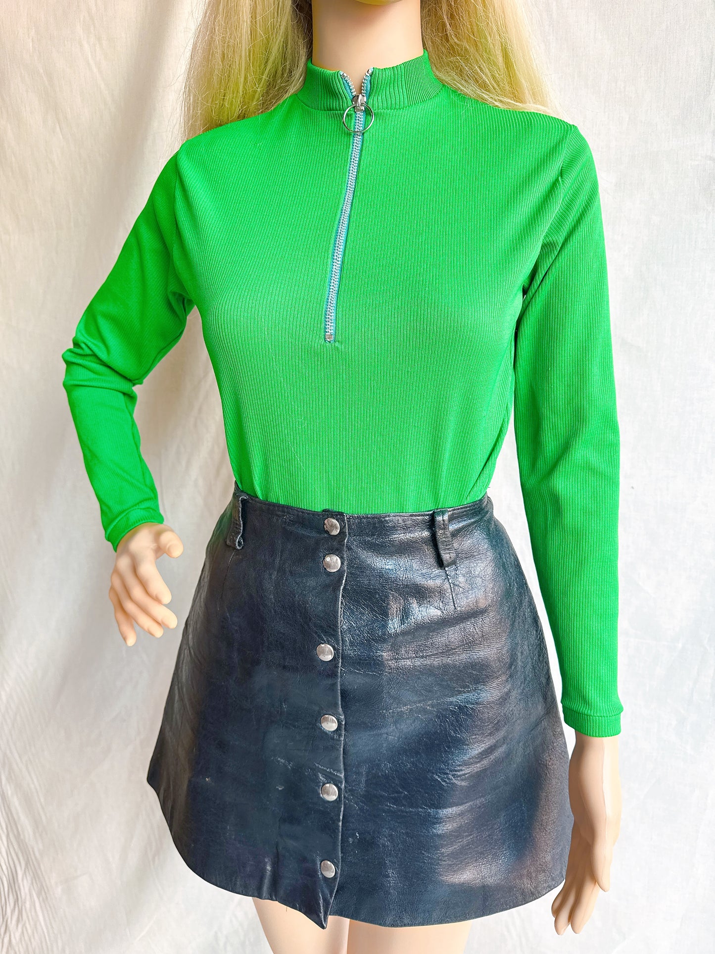1960s Kelly Green Ribbed O-Ring Zipper Top