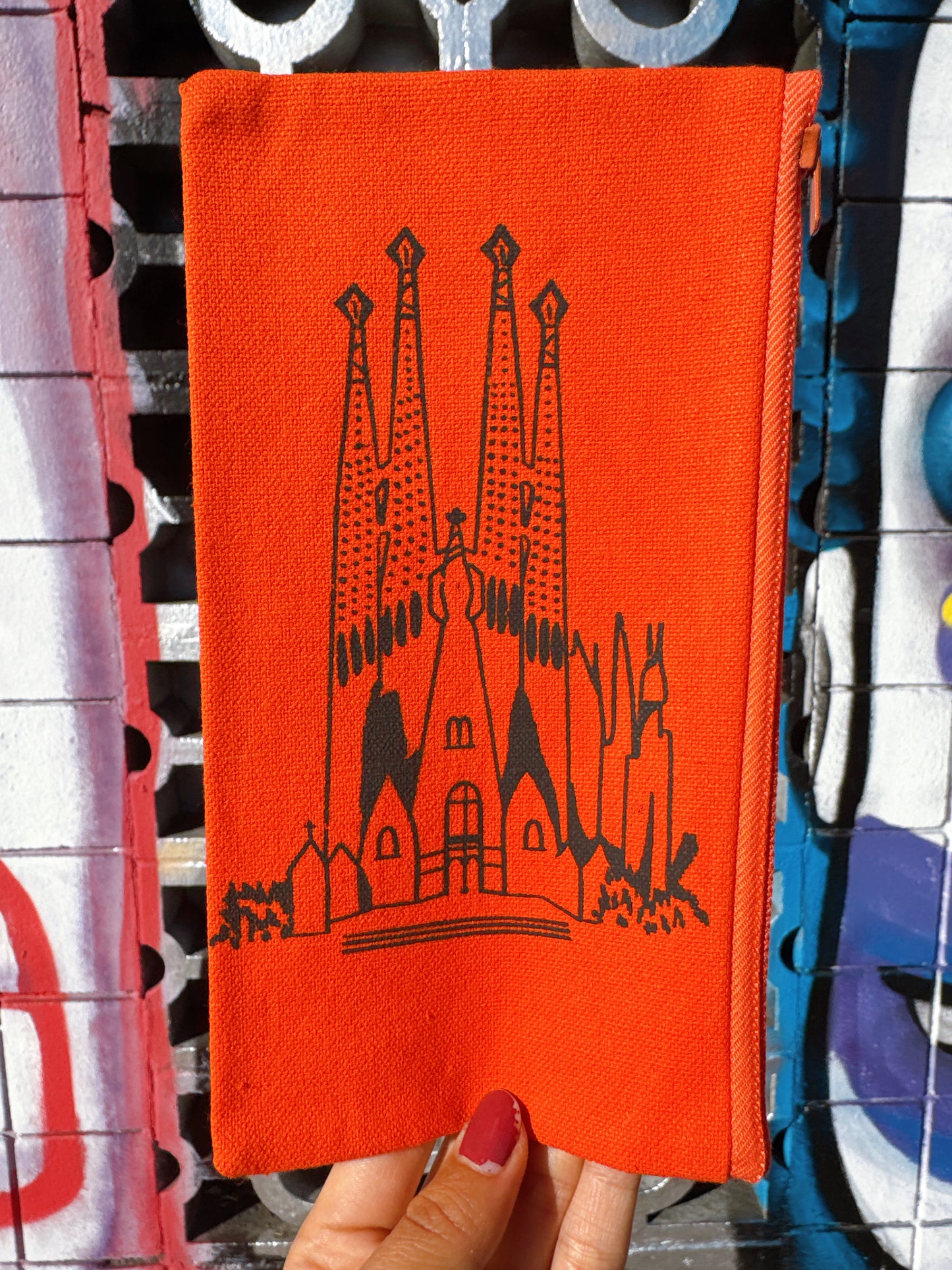 Vintage La Sagrada Famila Zipper Pouch