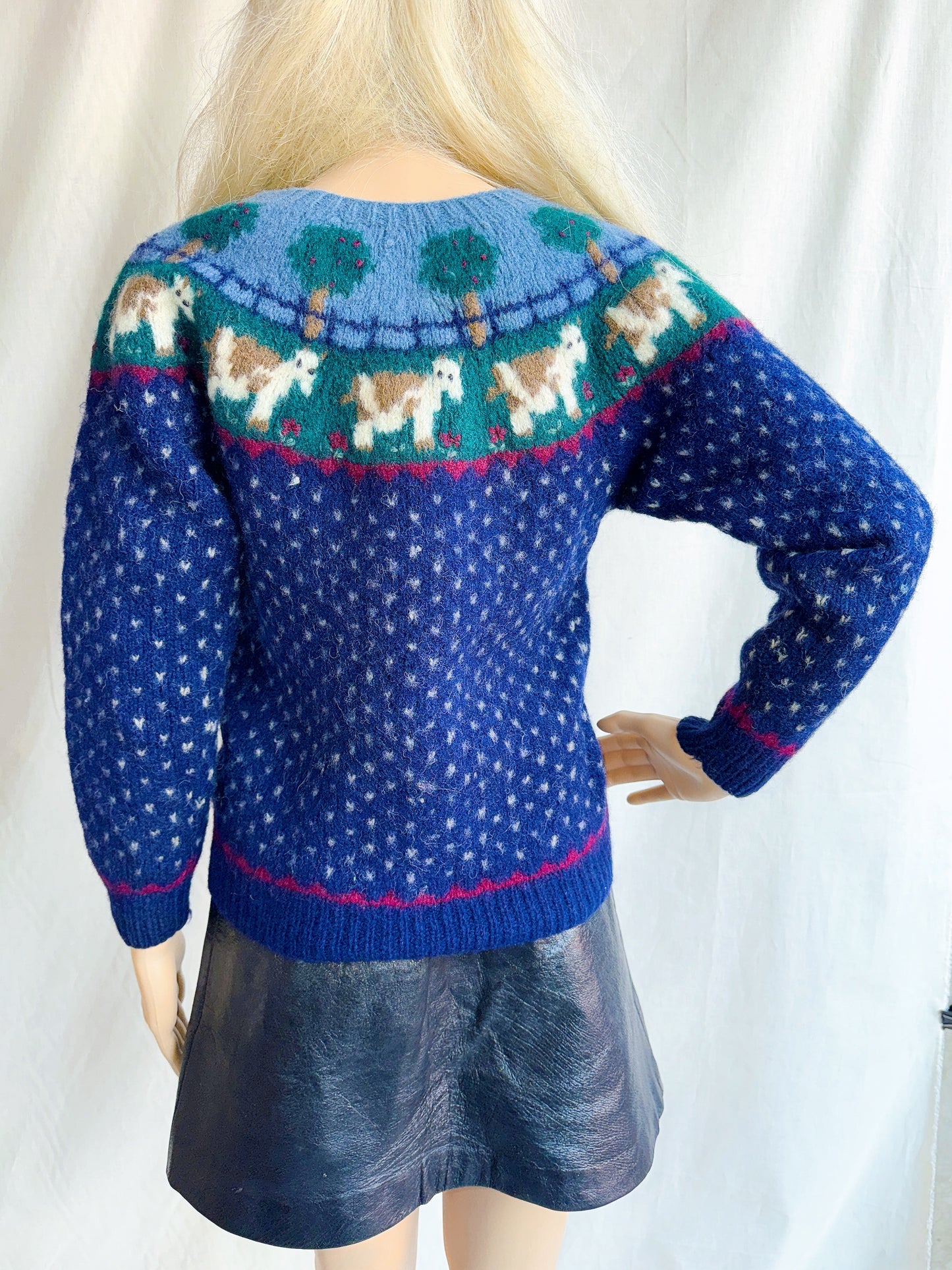 Vintage Novelty Cow Scenery Shetland Wool Sweater