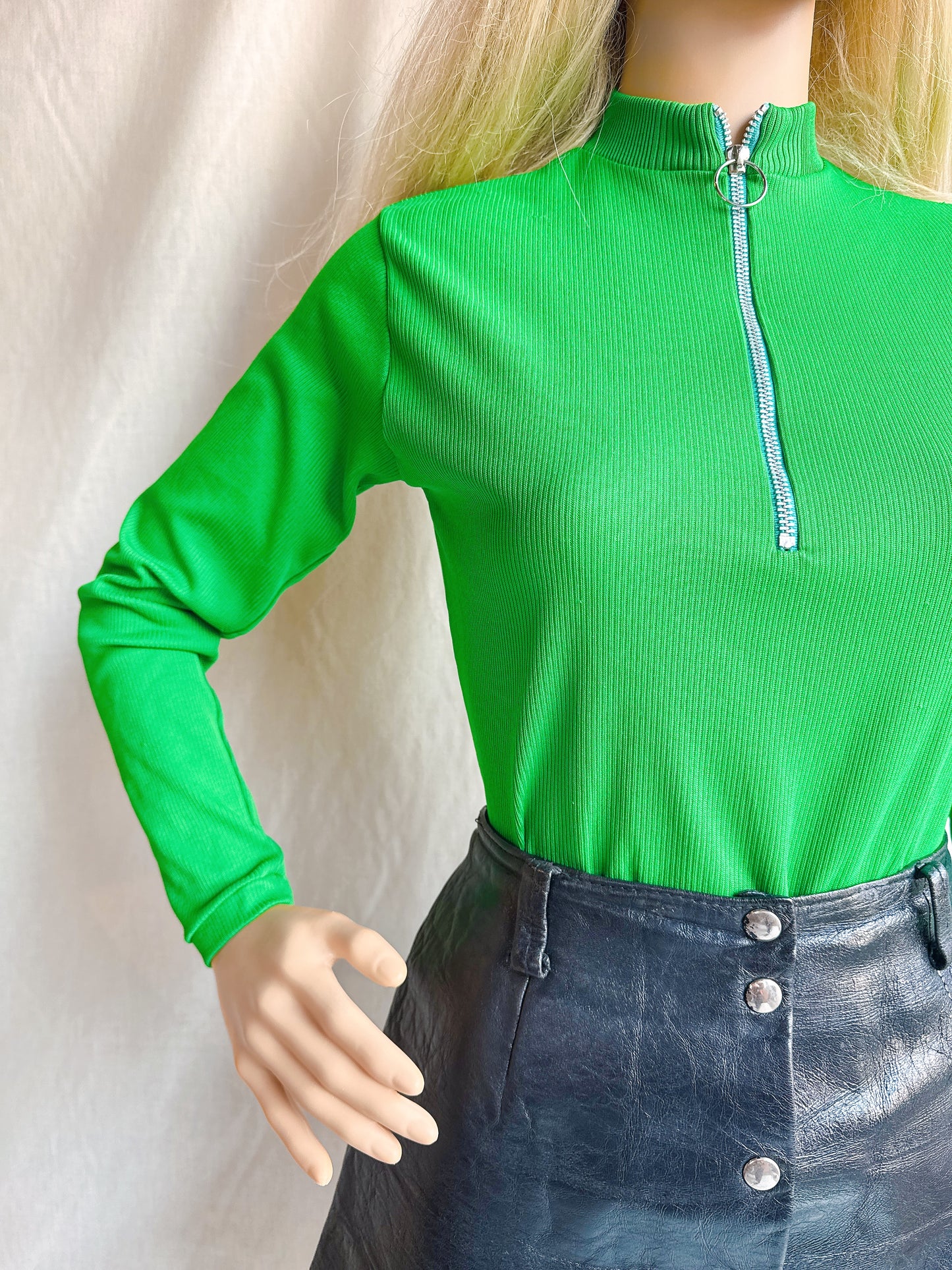 1960s Kelly Green Ribbed O-Ring Zipper Top
