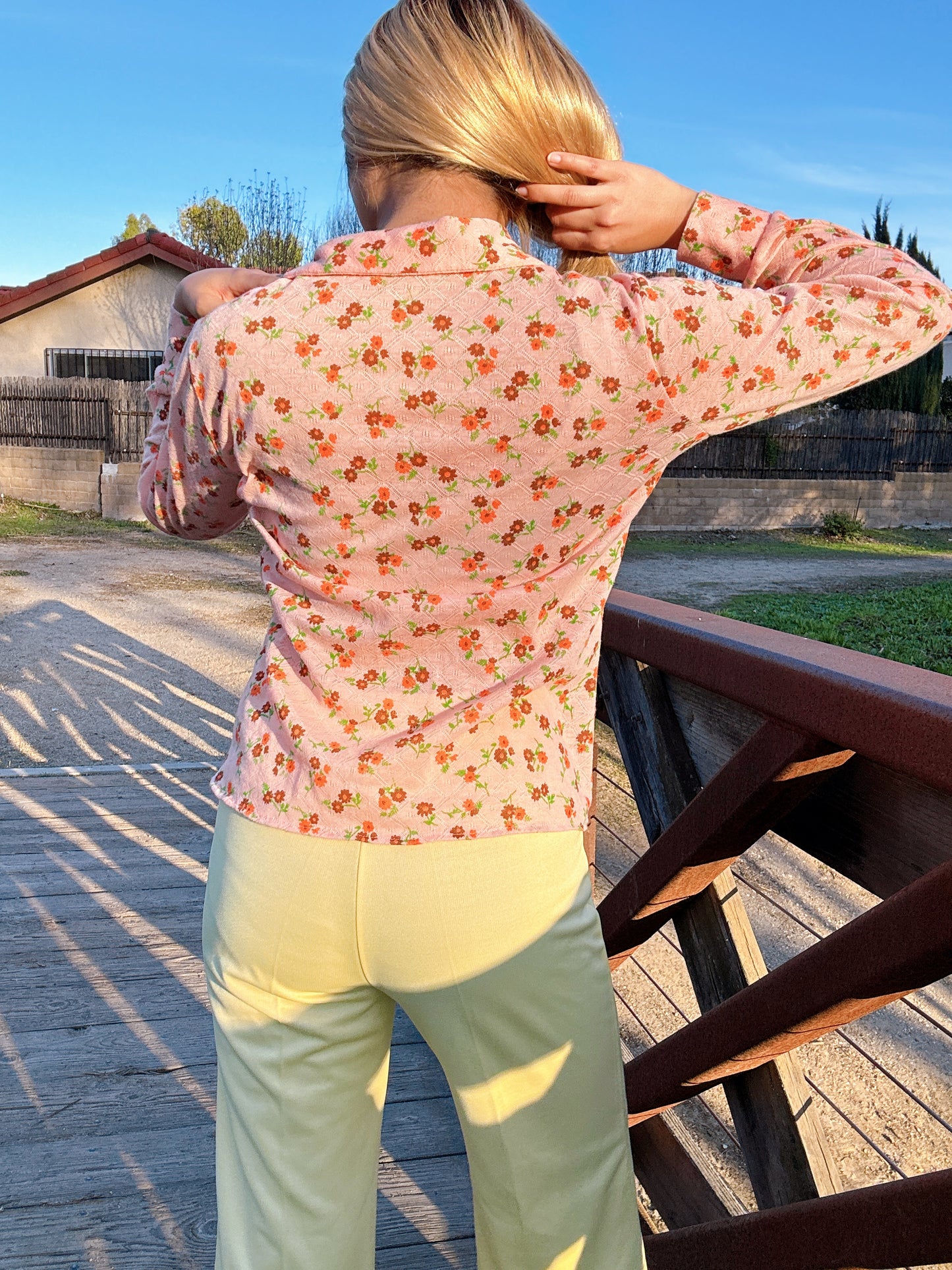 1970s Peach Floral Jacquard Knit Button Up Top