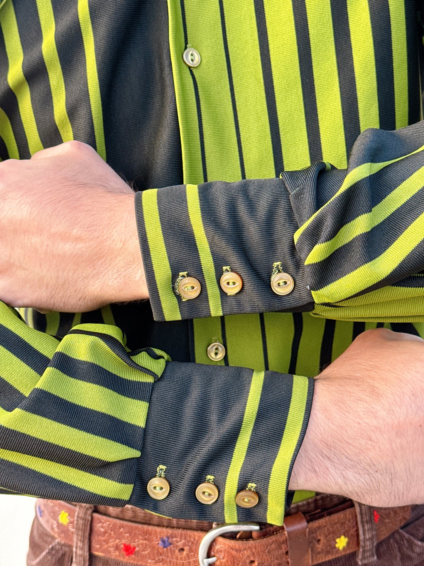RARE 1970s Green & Black HUGE Dagger Collar Button Up Top