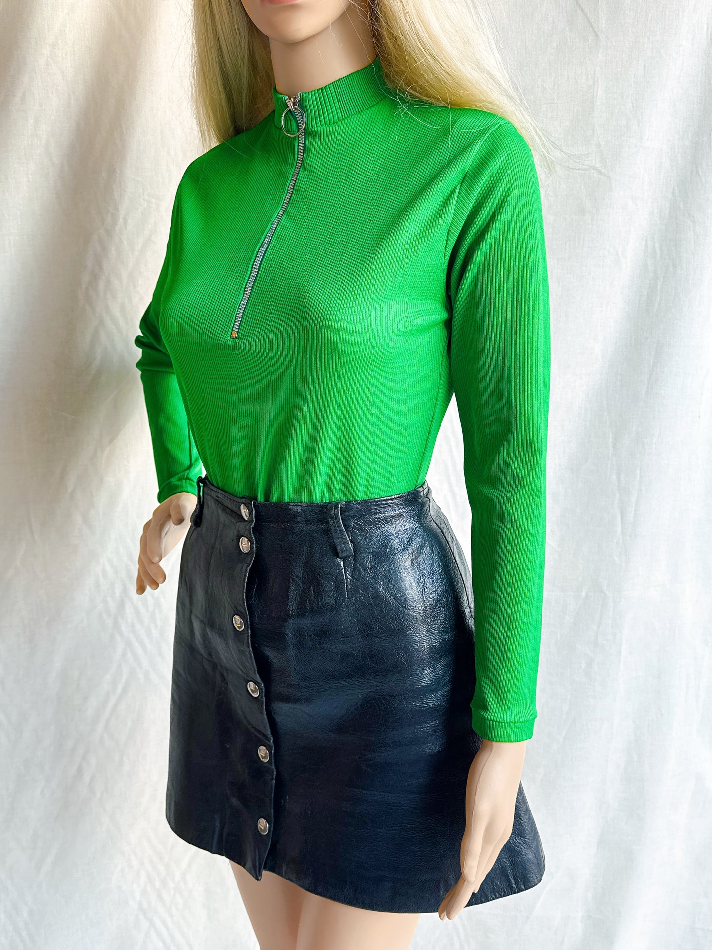 1960s Kelly Green Ribbed O-Ring Zipper Top