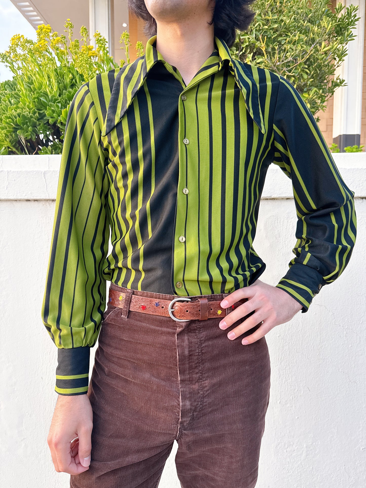 RARE 1970s Green & Black HUGE Dagger Collar Button Up Top
