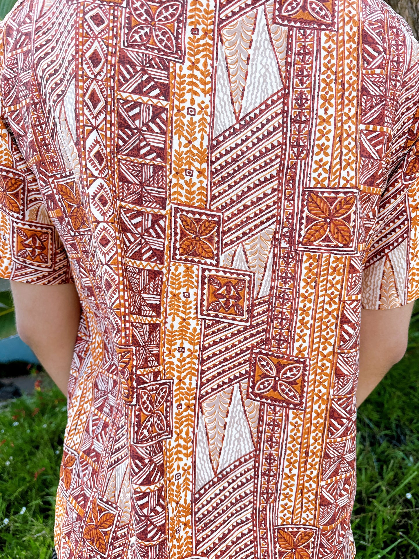 1970s Hilo Hattie Brown Hawaiian Shirt