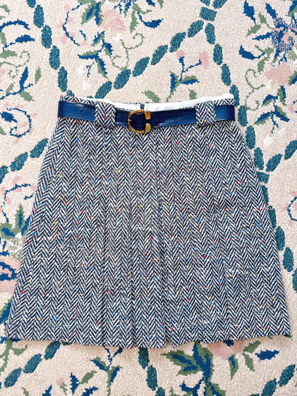 1970s Wool Tweed Herringbone Grey, White, Multicolor Speck Pleated Skirt w/ Original Belt