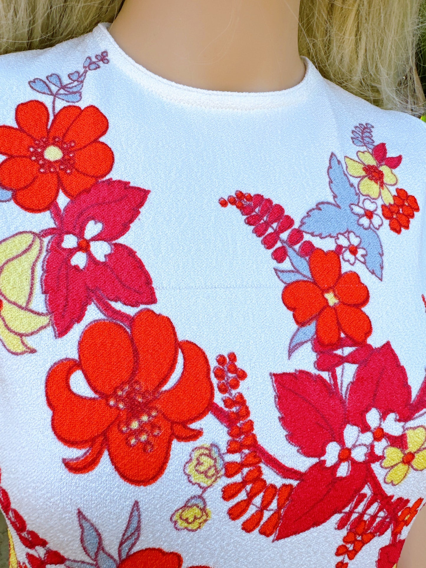 1960s Hot Pink & White Nylon Novelty Floral Sleeveless Top