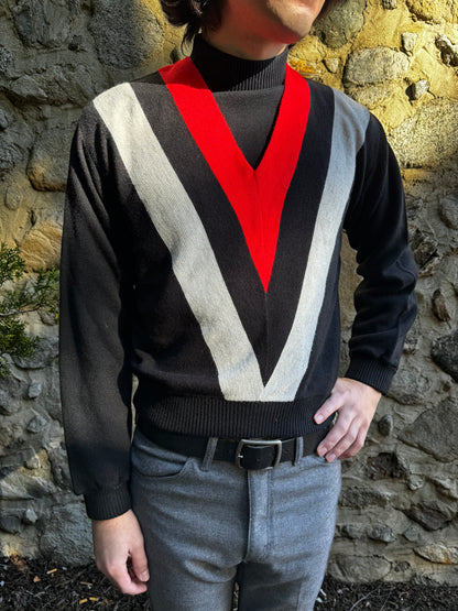 1960s Men’s Black and Red V-Neck Pullover Sweater