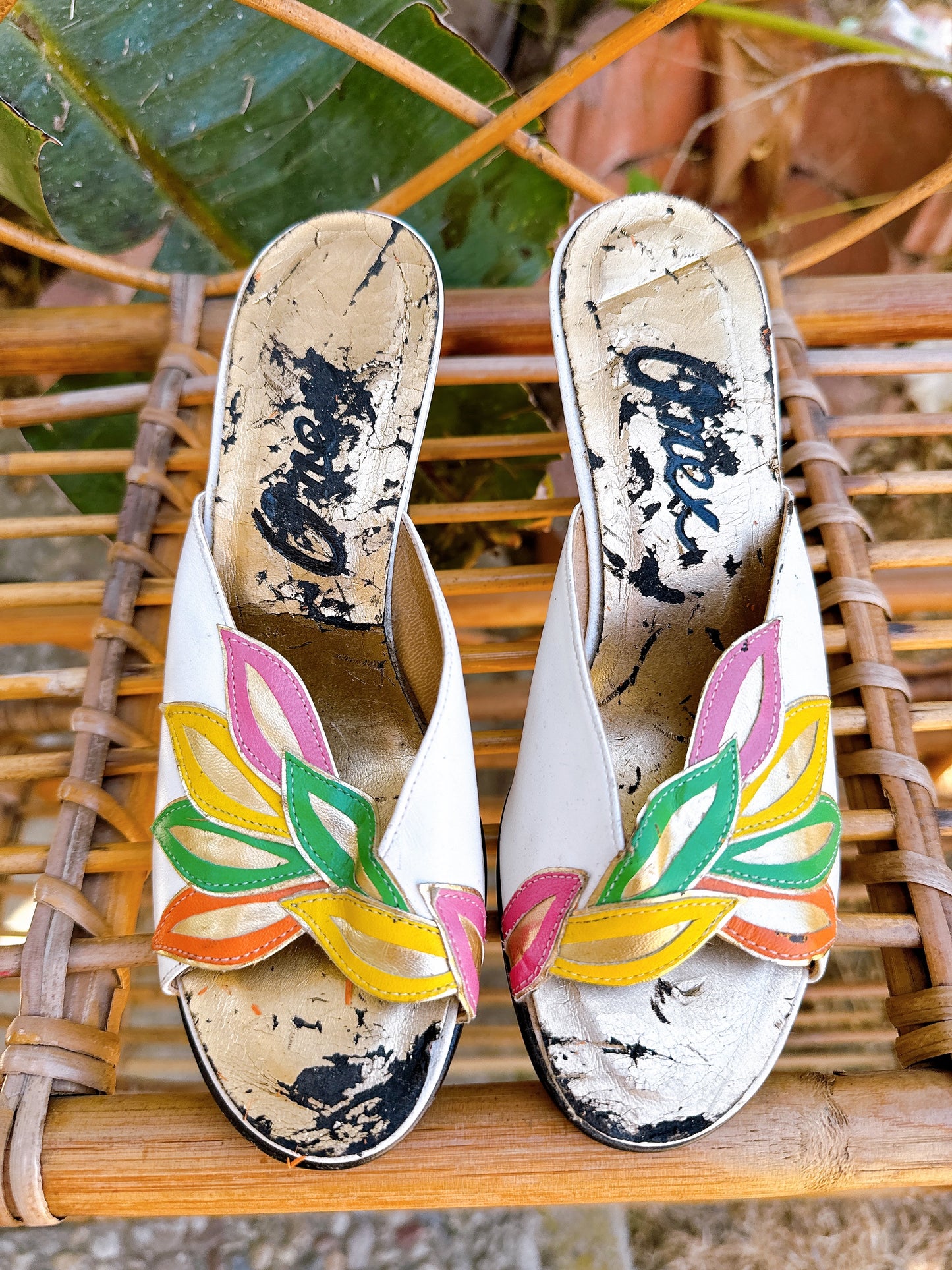 1950s Tropical White and Gold Boomerang Sphere Heel Sandals