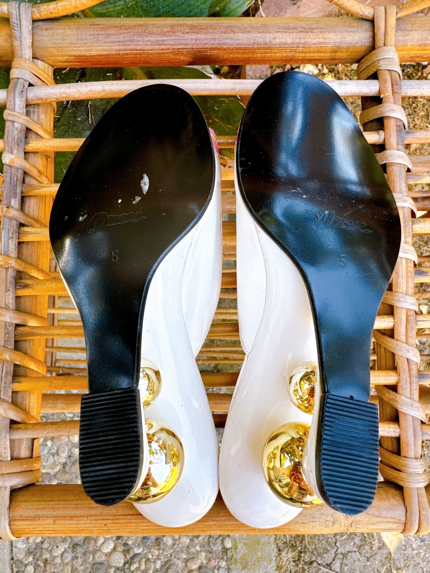 1950s Tropical White and Gold Boomerang Sphere Heel Sandals