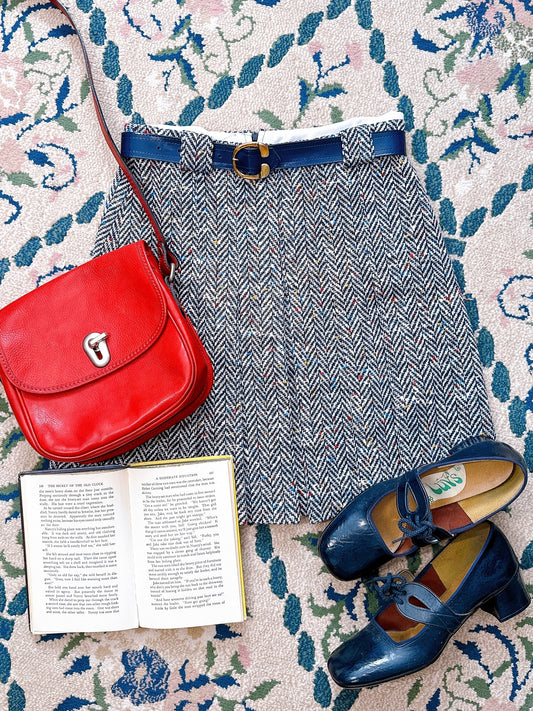 1970s Wool Tweed Herringbone Grey, White, Multicolor Speck Pleated Skirt w/ Original Belt