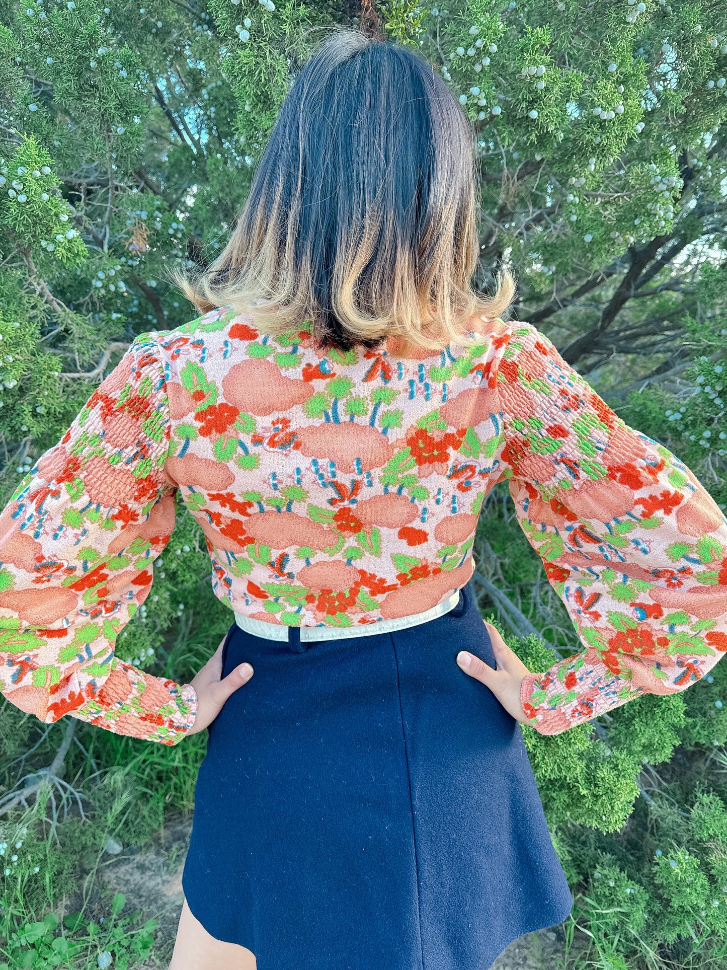 1970s Birds in Paradise Peach Novelty Smocked Top