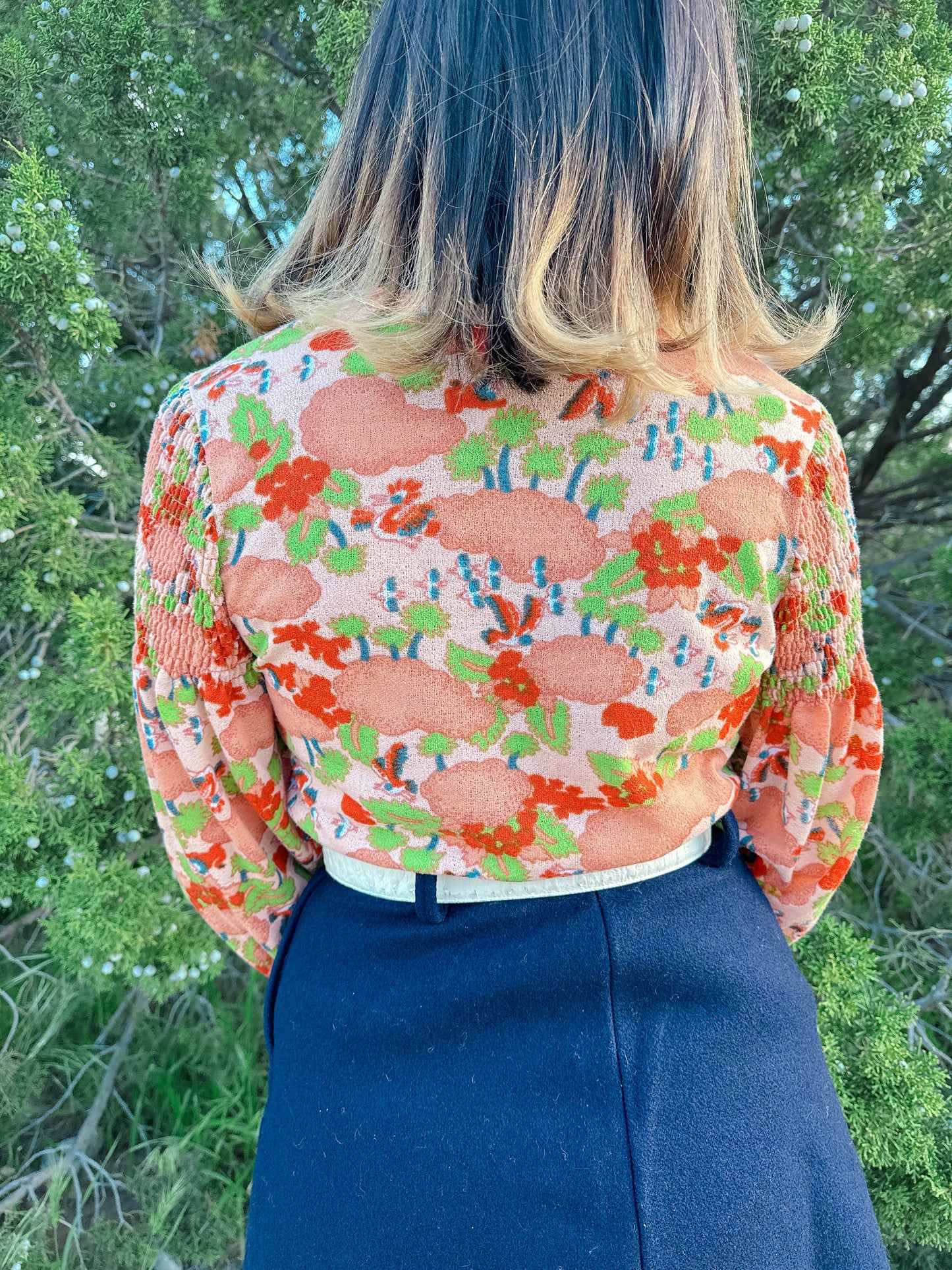 1970s Birds in Paradise Peach Novelty Smocked Top