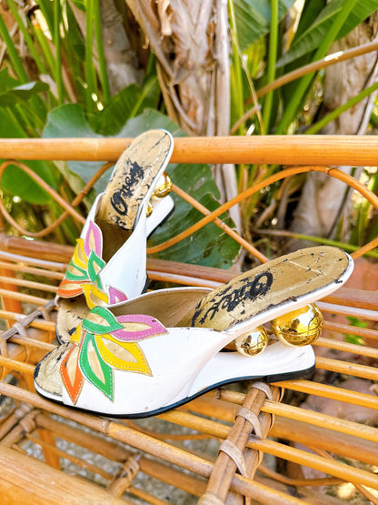 1950s Tropical White and Gold Boomerang Sphere Heel Sandals