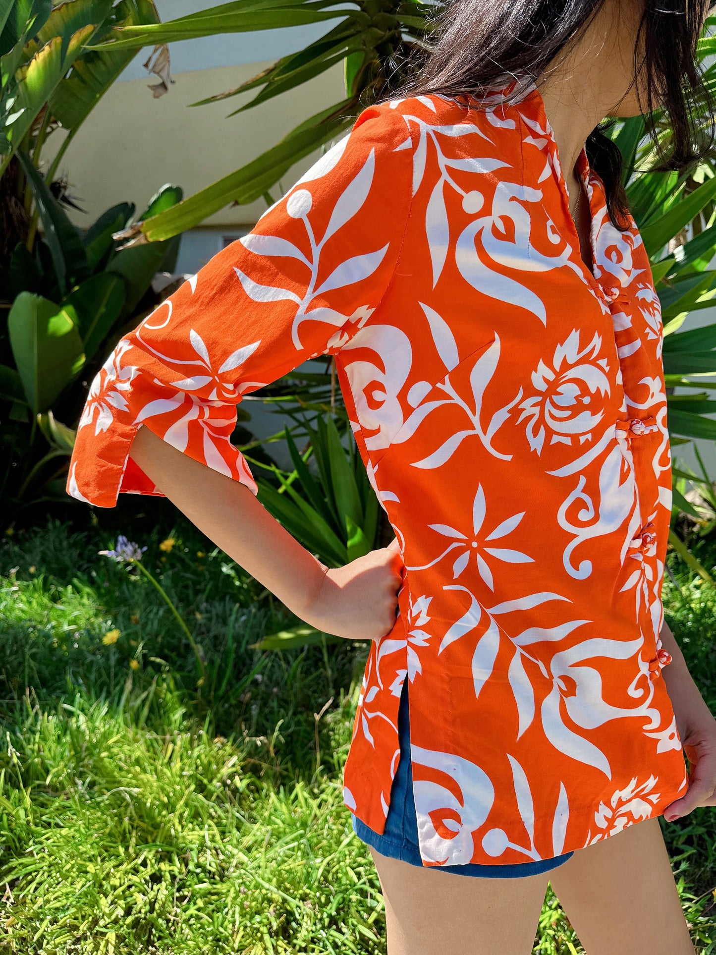 1960s Orange & White Hawaiian Frog Closure Top