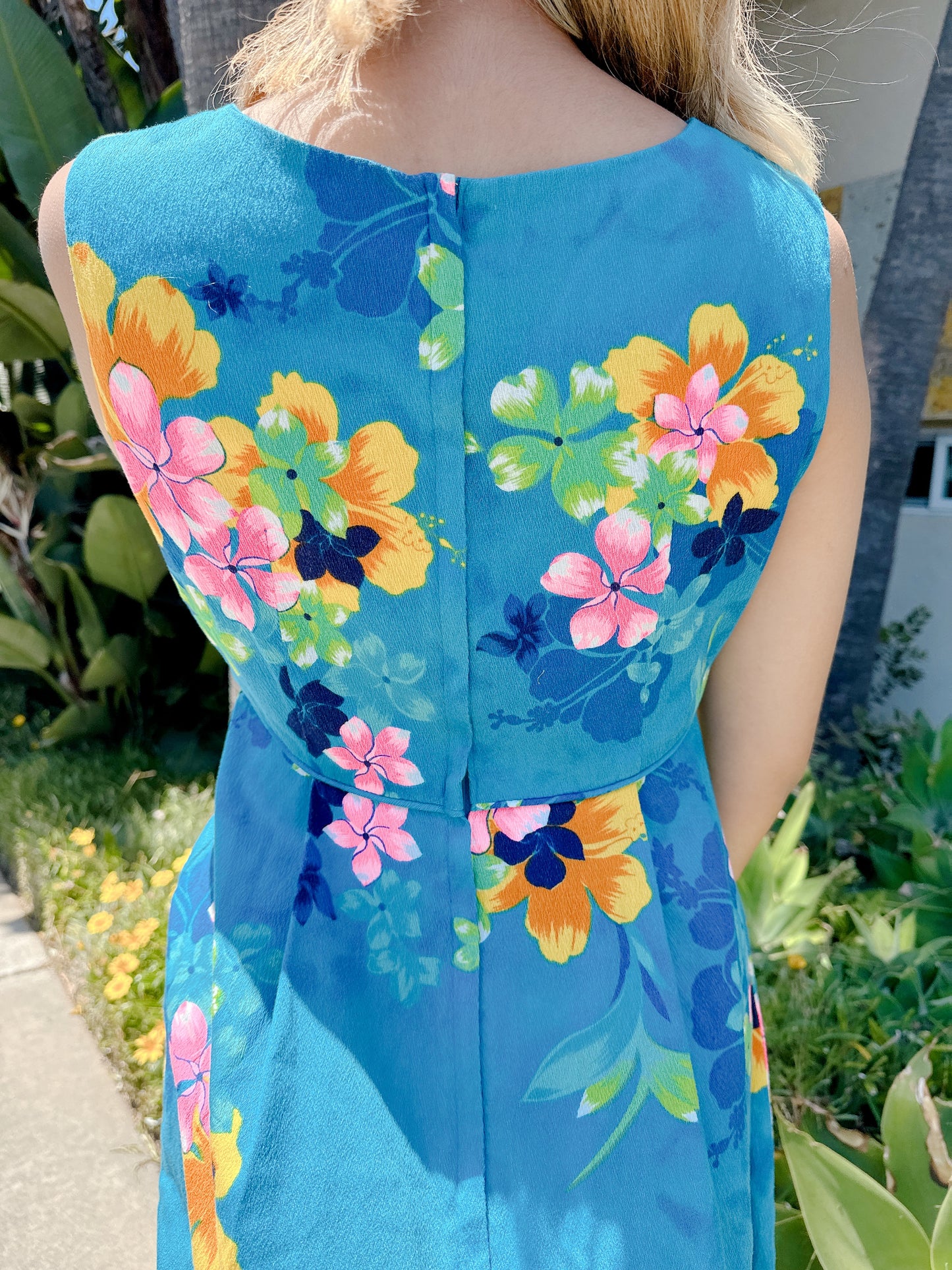 1960s Turquoise & Hot Pink Hawaiian Maxi Dress