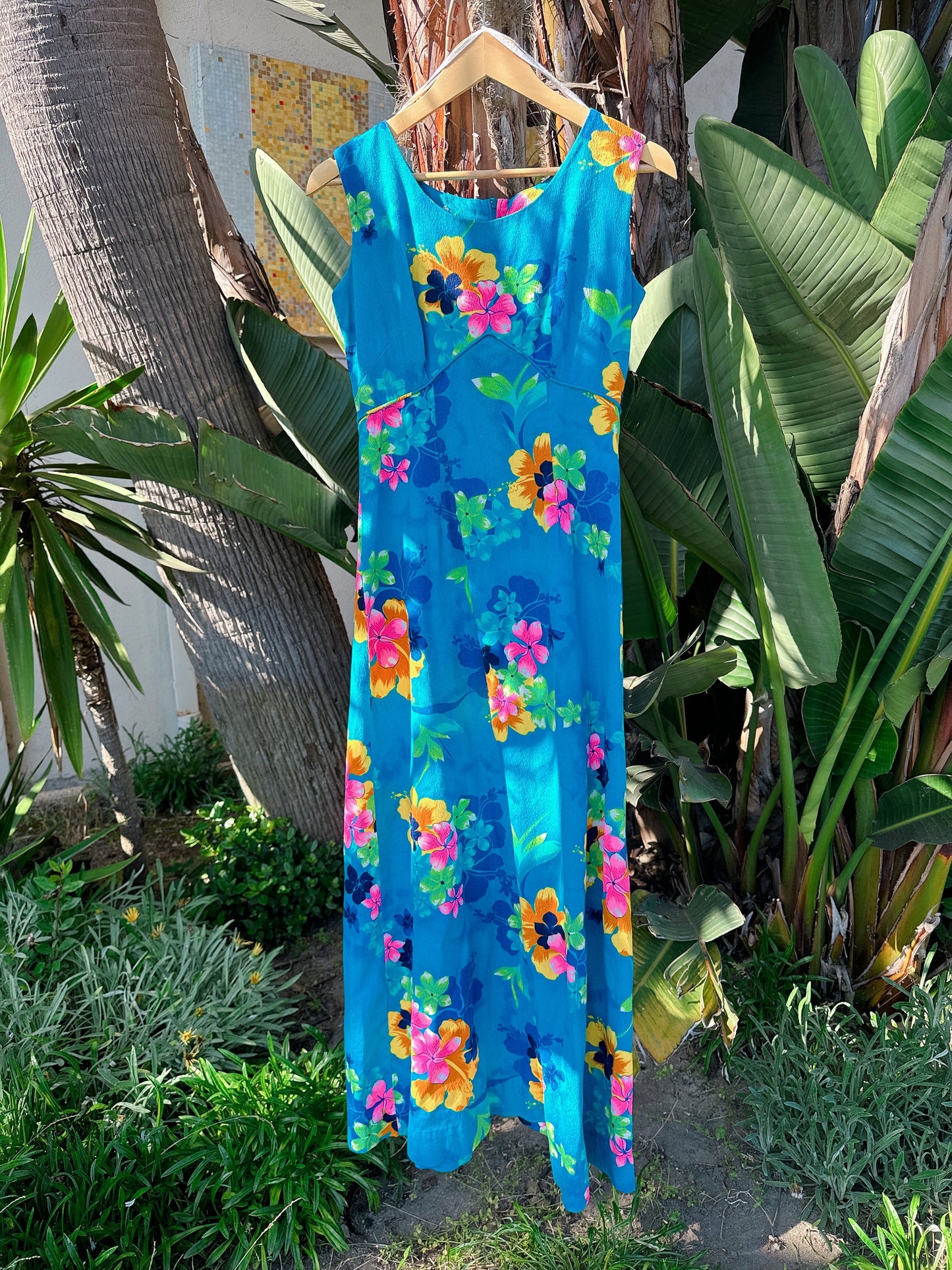 1960s Turquoise & Hot Pink Hawaiian Maxi Dress